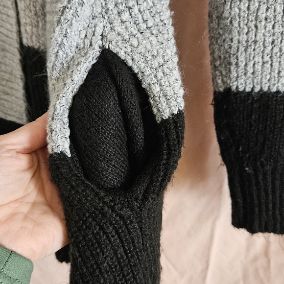 ❤️‍🔥3 for $20: BUNDLED: 2 cardigans, one hooded, both with pockets. - Picture 3 of 7